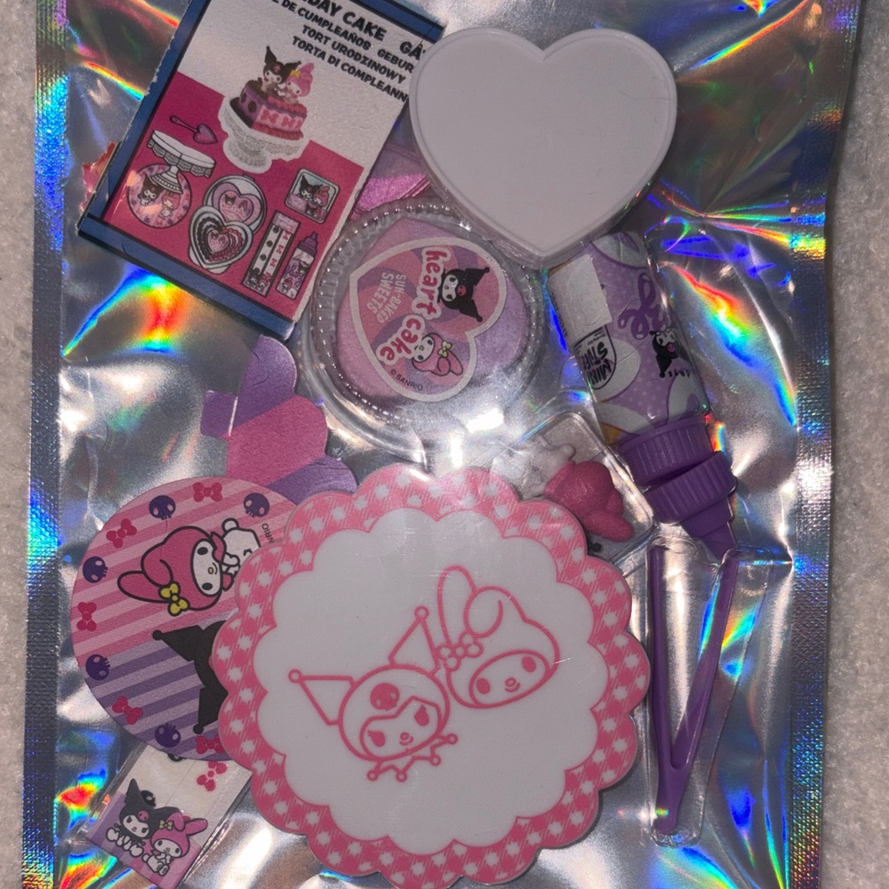 My Melody Kuromi heart birthday cake Sanrio Series 2 Make it Mini MGA miniverse